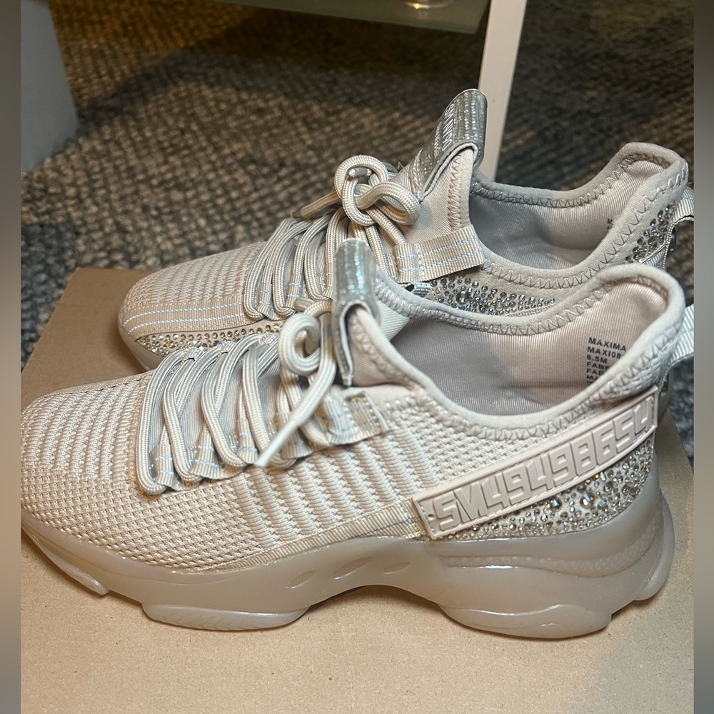Women Steve Madden sneakers, worn once like new!